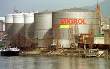 Migrol-Tanklager am Rhein  Basel (Schweiz)