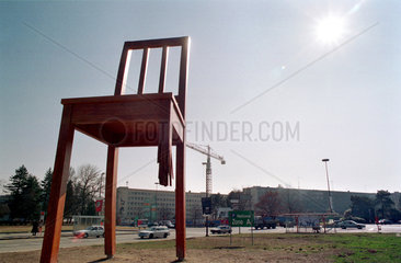 Skulptur fuer die Opfer von Landminen in Genf  Schweiz