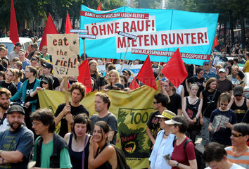 Berlin  Deutschland  Mieterdemo gegen Verdraengung in Neukoelln