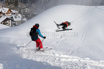 Reischach  Italien  Junge ist beim Skifahren gestuerzt