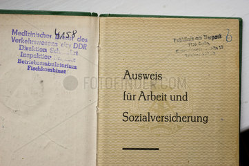 Berlin  Deutschland  DDR-Ausweis fuer Arbeit und Sozialversicherung