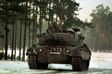 ein Leopard I - Panzer in Fahrt