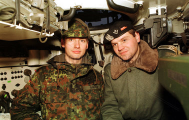 polnischer und deutscher Soldat in Leopard I - Panzer