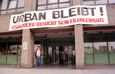 Berlin  Protestplakat beim Urban Krankenhaus
