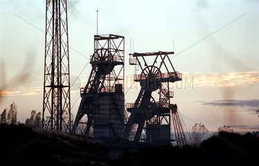Foerderturme eines Bergwerks in Kattowitz  Polen