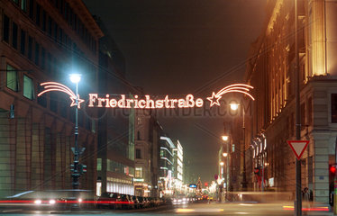 Berlin  weihnachtlich geschmueckte Friedrichstrasse
