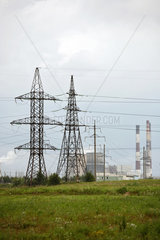 Minsk  Weissrussland  Strommasten und Heizkraftwerk am Stadtrand