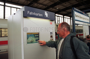 Touch-Screen-Automat der Bahn