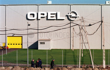 Opel Logo an der Aussenwand der Fabrik Opel Polska SA in Gliwice  Polen