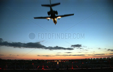Flugzeug beim Landeanflug (Flughafen Tempelhof)