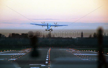 Flugzeug beim Start (Flughafen Tempelhof)