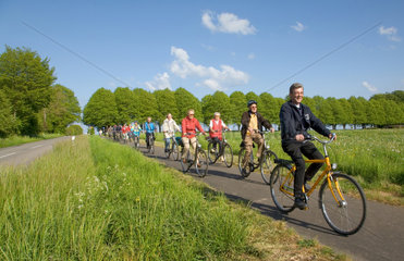 Kappeln  Deutschland  Mitglieder des Heimatvereins Eckernfoerde machen eine Fahrradtour