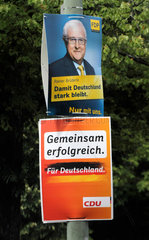 Berlin  Deutschland  Wahlplakate der FDP und CDU zur Bundestagswahl an einer Laterne
