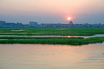 Phnom Penh  Kambodscha  Sonnenuntergang am Boeng Kak Lake