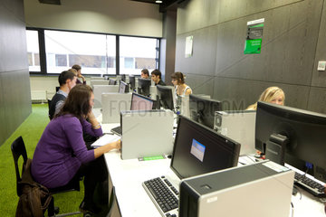 Tallinn  Estland  estonische Studenten im Computerraum der Technische Universitaet Tallinn