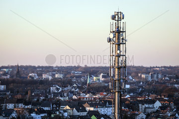 Mobilfunkmast im Wohngebiet  Herten  Ruhrgebiet  Nordrhein-Westfalen  Deutschland  Europa