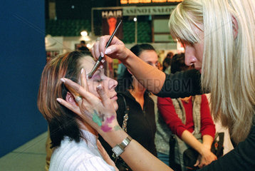 Visagistin bei Kosmetika- und Frisurenmesse in Poznan  Polen
