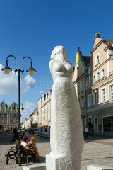 Oppeln  Polen  moderne Skulptur auf dem Marktplatz