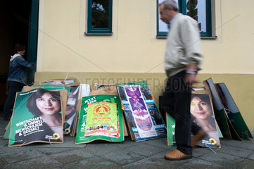 Berlin  Deutschland  abgenommene Wahlplakate