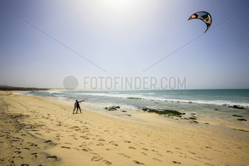 Kitesurfer  Praia de Chaves  Sal Rei  Boa Vista  Kapverden
