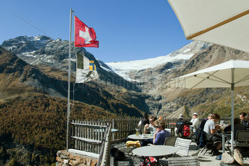 Alp Gruem  Schweiz  Gaeste im Berghotel Ristorante Belvedere