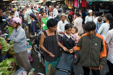 Phnom Penh  Kambodscha  Strassenszene auf dem Kandal Markt