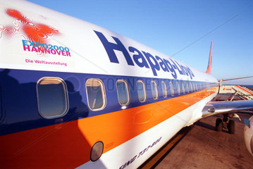 Arrecife  Spanien  Chartermaschine der Fluggesellschaft Hapag Lloyd