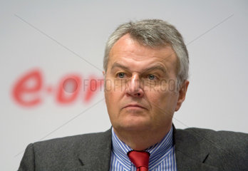 Duesseldorf  Deutschland  Dr. Wulf H. Bernotat  CEO der EON AG