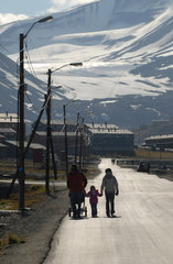 Familie in Nongyearbyen (Norwegen)