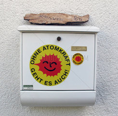 Berlin  Deutschland  Hausbriefkasten mit Anti-Atomkraftaufkleber