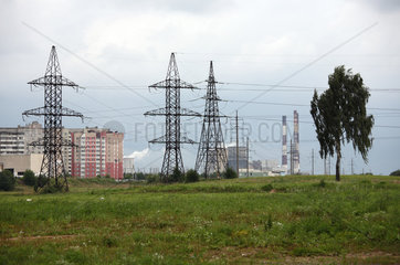 Minsk  Weissrussland  Strommasten und Heizkraftwerk am Stadtrand