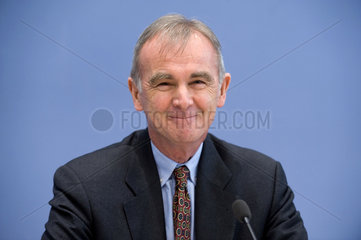 Prof. Dr. Andreas Woergoetter  Abteilungsleiter im Economics Department