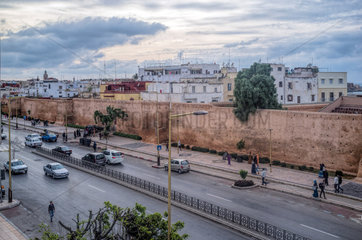 Rabat  Marokko  Teile der Stadtmauer entlang der Avenue Hassan II