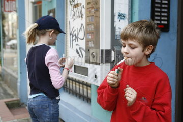 Kinder beim Rauchen