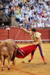 Sevilla  Spanien  der spanische Stierkaempfer Luis Vilches in der Arena