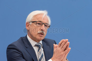 Berlin  Deutschland  Pressekonferenz zu Fracking in Deutschland  Dr. Gernot Kalkoffen