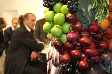 Berlin  Deutschland  Obst- und Gemuesesorten als Dekoration auf der Fruit Logistica 2008