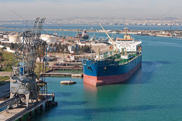 La Goulette  Tunesien  ein Schiff im Handelshafen von La Goulette
