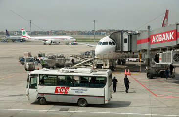 Istanbul  Tuerkei  Atatuerk International Airport  Flugzeug der Middle East Airline