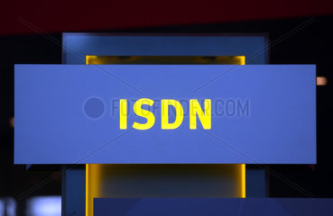 Schriftzug ISDN