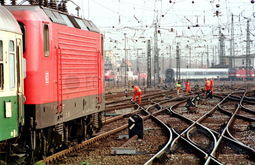 Leipzig  Hauptbahnhof  Zug  Gleisarbeiter