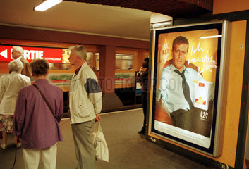 Zigarettenwerbung auf U-Bahnhof