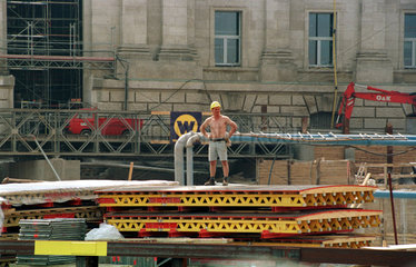 Bauarbeiter auf der Reichstagsbaustelle