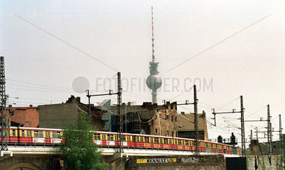 S-Bahn  Fernsehturm