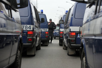 Posen  Polen  Polizeieinsatzwagen bei einer Demonstration