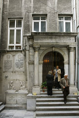 Istanbul  Tuerkei  der Innenhof der armenischen Gregor-der-Erleuchter-Kirche