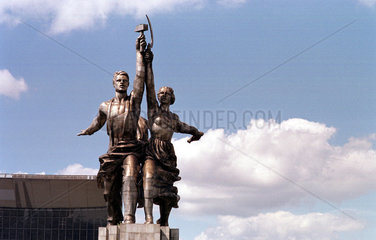 Moskau  Denkmal Arbeiter und Kolchosbaeuerin von Vera Muchina