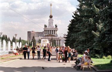 Moskau  Blick auf den Hauptpavillon des Gesamtrussischen Ausstellungszentrums