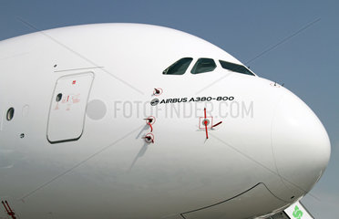 Schoenefeld  Deutschland  Aussenansicht eines Cockpit des Airbus A380-800