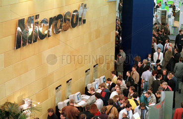 Menschenmassen bei Mircosoft CeBit 1998